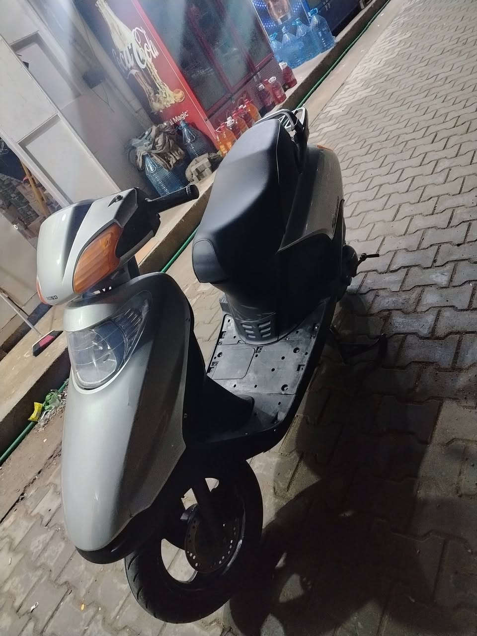 دراجه سبيسي ياباني كفرات اصليه ابو الختم كابريتر اصليه قفل جنطة قفل ستيرن كهربايات كله شغال كل نقص مابيه مكاني كوت***********
