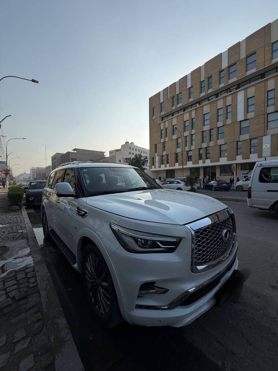 السلام عليكم
انفنتي 2019 خليجي 
السياره بيهه ربع دعاميه صبغ 
جديده وجاهزه 
ترهم بيع او مراوس
كير مكينه مكفول 
العنوان زيونه 
السعر 310 وبيها مجال بسيط 
للاستفسار ***********
