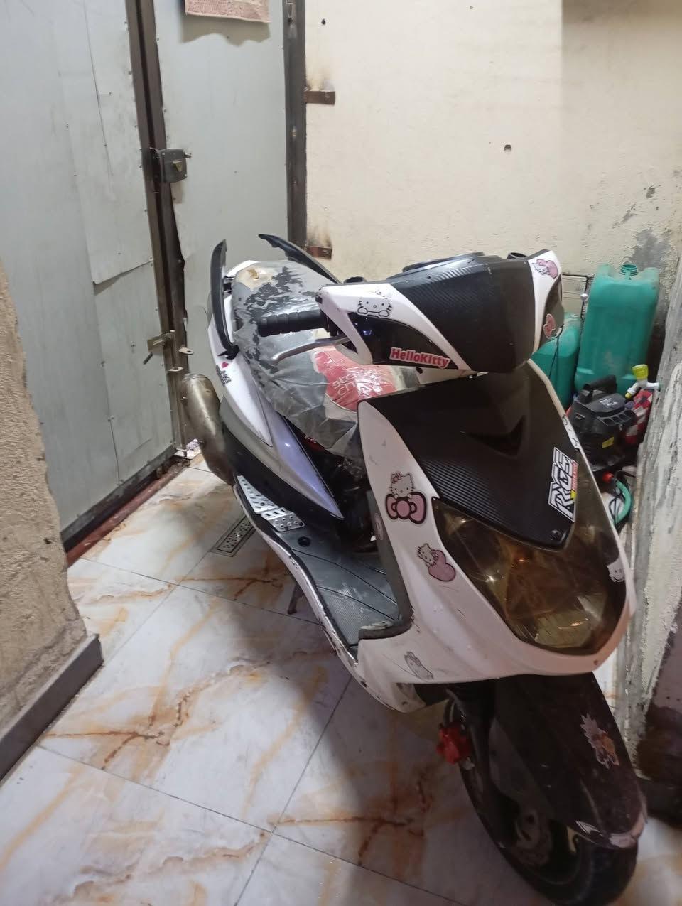 السلام عليكم سكنس فحل دراجه كابريتر الدراجه نضيفه وخير من الله مرتبه وحلوه بيه كم نقص خارجي دراجه ماشاءالله وين ما جان اروح بيه وأبد ما موكفتني الشراي يتصل (***********) المكان بغداد الغزاليه
