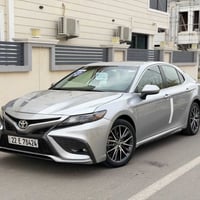 كامري SE • داخل ابيض • ماشيه ٧٥٠٠٠