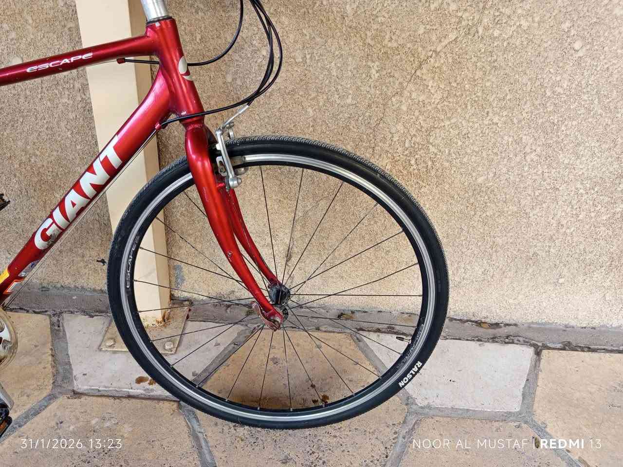 السلام عليكم
جاينت سكيب حديث و نضيف 

فول المنيوم ما نقصة اي شي 

.حجم الفريم S 

.حجم التاير 28 

اللون دم الغزال ❤️

.تايرات اصلية و جوابة كذالك 

السعر 150 و بي مجال بسيط 

مكاني بغداد العامرية ما عندي توصيل 

.للتواصل واتساب او تلفون 

***********
