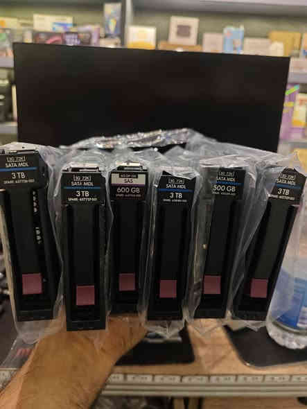 متوفر شي ايخص الحاسبة شلع ابيعهن انطي سعر بالعافية للاستفسار ***********
