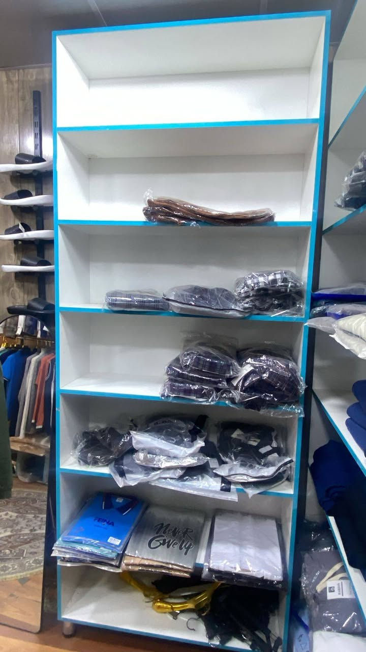 السلام عليكم فاترينات للبيع عدد 2 مكاني حي اور للاستفسار ***********
