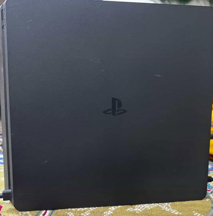 ‭‬
 � للبيع بلايستيشن 4 سلم 
✅ لا مفتوح
✅ لا مصلّح
✅ شغال 100%

📦 الملحقات:
✔️ يو بي إس
✔️ يد أصلية
✔️ يد تجاري
✔️ جميع الأسلاك

📍 الموقع: بغداد – حي العامل
💰 السعر: 400
📞 للتواصل خاص أو واتس أب 
***********
