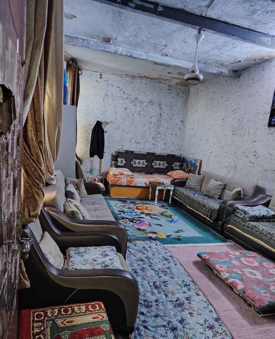 دار البيع الزعفرانيا  شارع الزوراء مقابيل شركه الزوراء(تجاوز) مقابيل اسواق المصطفى الشارع العريض النازل 30 واجيهه6 ونص  يحتوي ع محل خارجي   حمام دخلي خارجي منور ثنين غرفه نوم ثنين مساحه الغرف 3×3 والثاني 3×4
 الستقبال 4×7  والحولي نفسه مطبخ  التواصل ع الرقم ***********

وتساب +964 771 638 8648 سعر 30 وبي مجال
