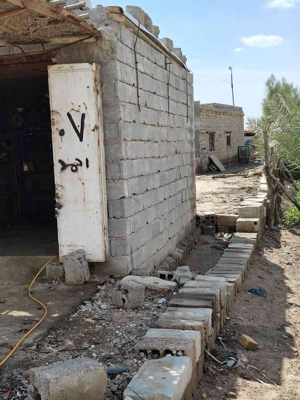 محل للبيع
عرض الواجه 6 متر
طول المحل مع البتلو 25 متر
‏‪0781 809 4907‬‏
