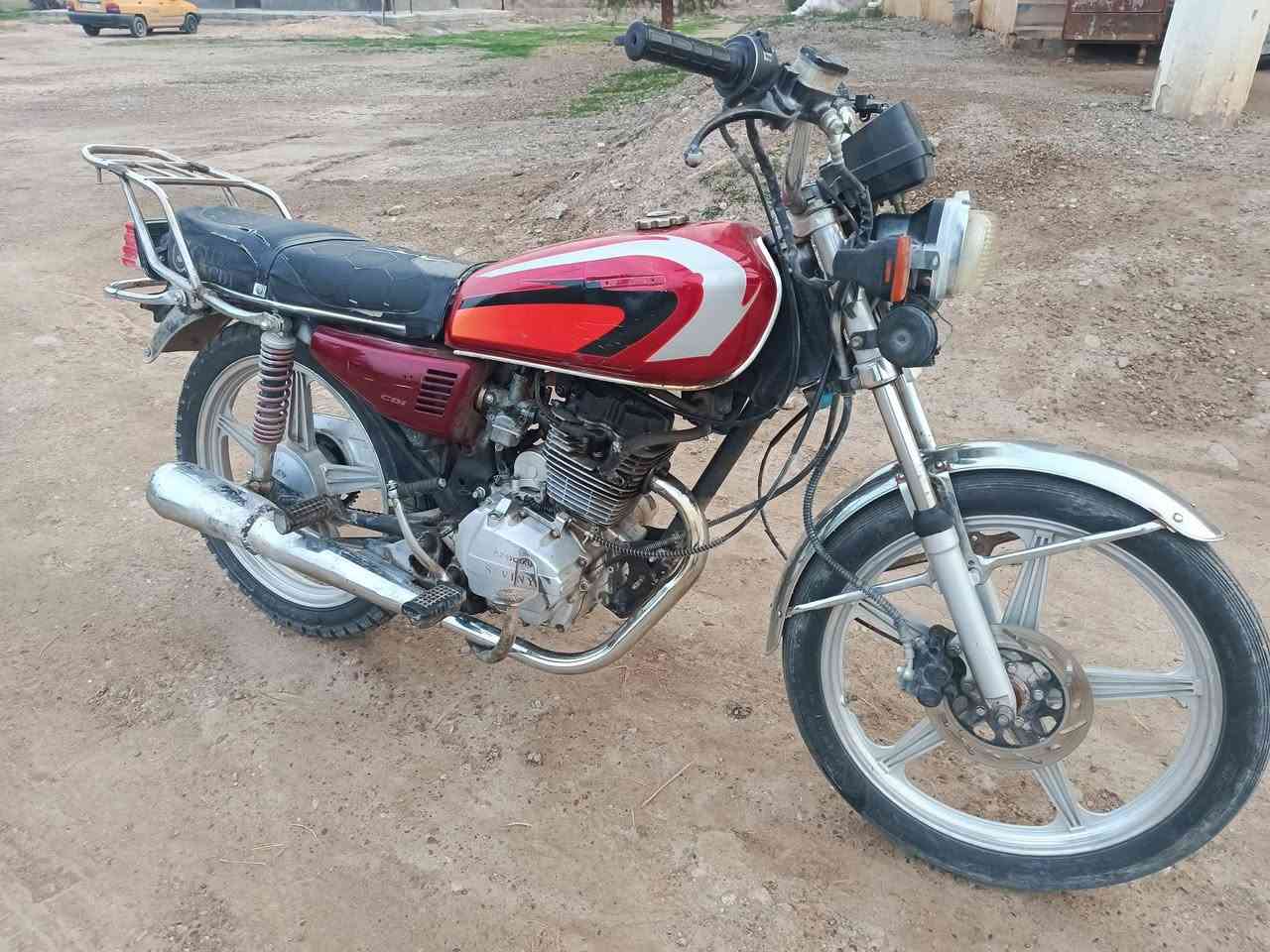 السلام عليكم دراجه ايراني موديل 20 العنوان التاجي مقابيل ملعب الكويتي السعر(300)  رقم الهاتف 
***********
                ***********
