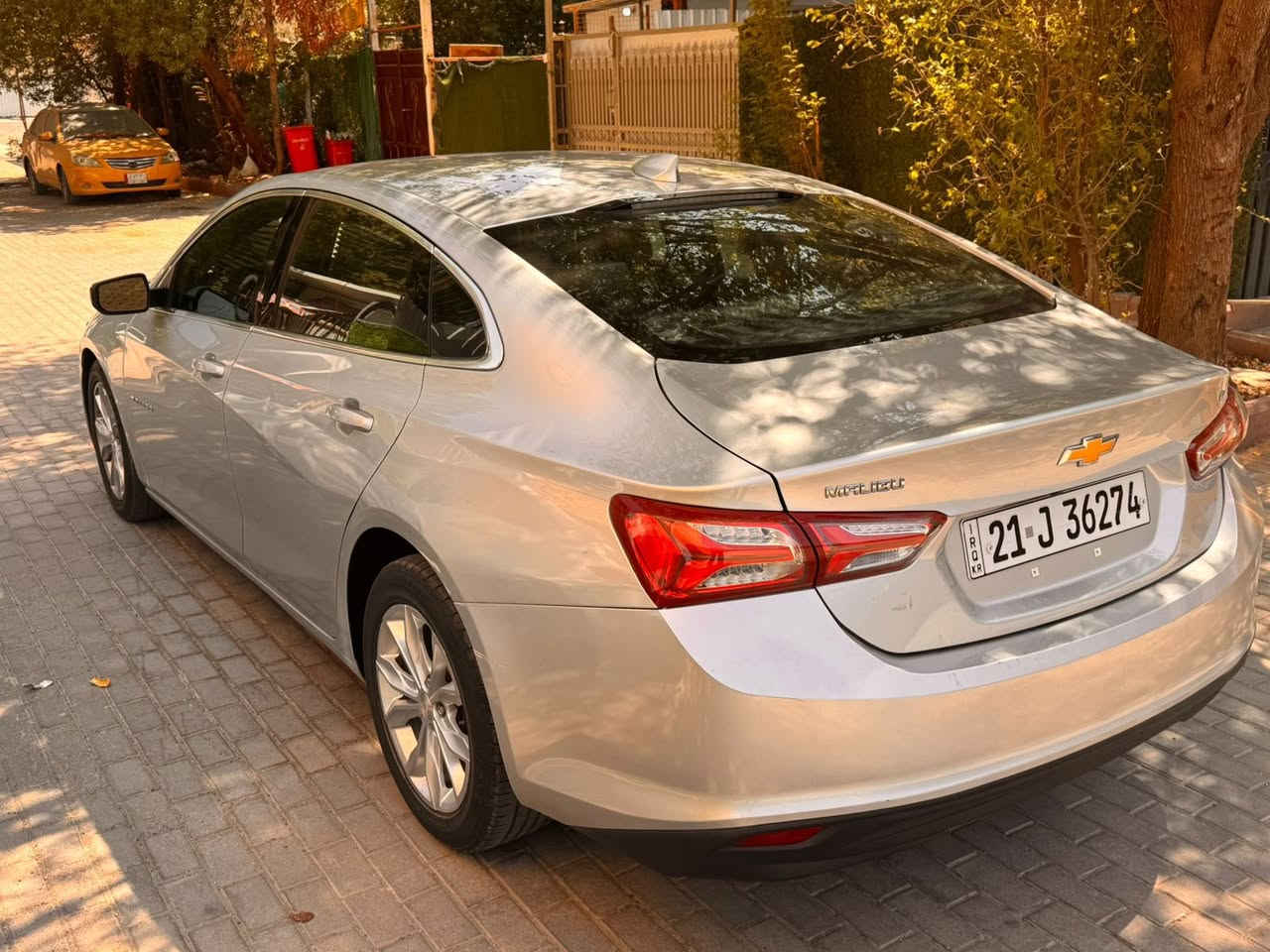 السلام عليكم ورحمة الله
للبيع سيارة: شوفرليت ماليبو (LT) لون سلفر

 

•الضرر: بارد فقط بنيد وجاملغ امريكا

بالعراق اللي اخذتهة منهم المراة طاختهة بالجاملغ الخلفي ومصبوغ ربعة بدون حار

صور الضربه موجوده بالمنشور

•الرقم: سليمانية

السياره مرقمه وكامه  

•المواصفات :

السيارة: شوفرليت ماليبو LT 

الموديل: 2020

المحرك: 1.5 تربو (اربعة سلندر)

العداد: 116 الف ميل حقيقي

حجم الويل: ويل كب اصل حجم 19 مع طقم تايرات بحالة ممتازة

لايتات زينون مع كشافات دعامية LE

بصمات عدد 2 للأبواب مع بصمة جنطة وبصمة تشغيل وتشغيل عن بعد

كامرة خلفية دوارة اصل مع الستيرن

شاشة الدشبول حجم كبير (ايباد)

غرفة السيارة نظيفة  السيارة قماش اسود

تحكم فول كهرباء لكرسي السائق

قطعتين تبريد امامي وخلفي

تدفئة لكراسي المقدمة

تشغيل عن بعد

تحكم ستيرن جهتين بلوتوث وحاكية وكروس سرعة وتحكم صوت 

نظام ABS مانع انزلاق

مكان السياره بغداد

السعر المطلوب: ١٢٥

وبيها مجال
***********
