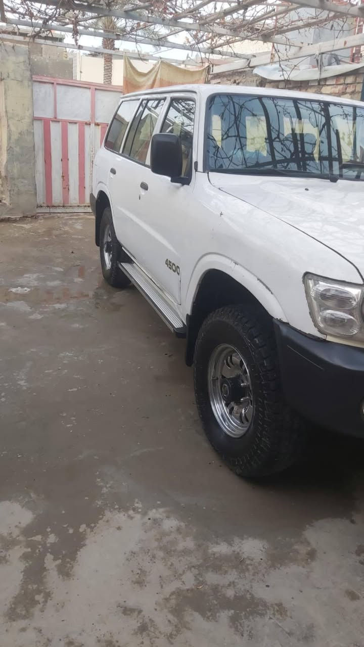 موديل ٢٠٠١ رقم سليمانية شرط حاسبة بغداد السيارة ابلادية مابيها صبغ فقط ضربة جاملغ الأيسر الأمامي والبنيد للاتصال بالرقم ***********
