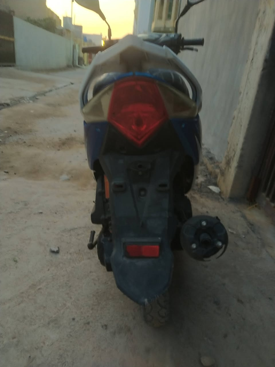 السلام عليكم سايم نحله كتروني للبيع شغال صلف او هندر او كهربائيات كله شغال ماطور مثل ماواضح بل صوره
مكينه فول
موديل 2017
السعر 450 اوبي مجال للشراي 
مكان داخل الرمادي 
الاستفسار على الرقم ***********
