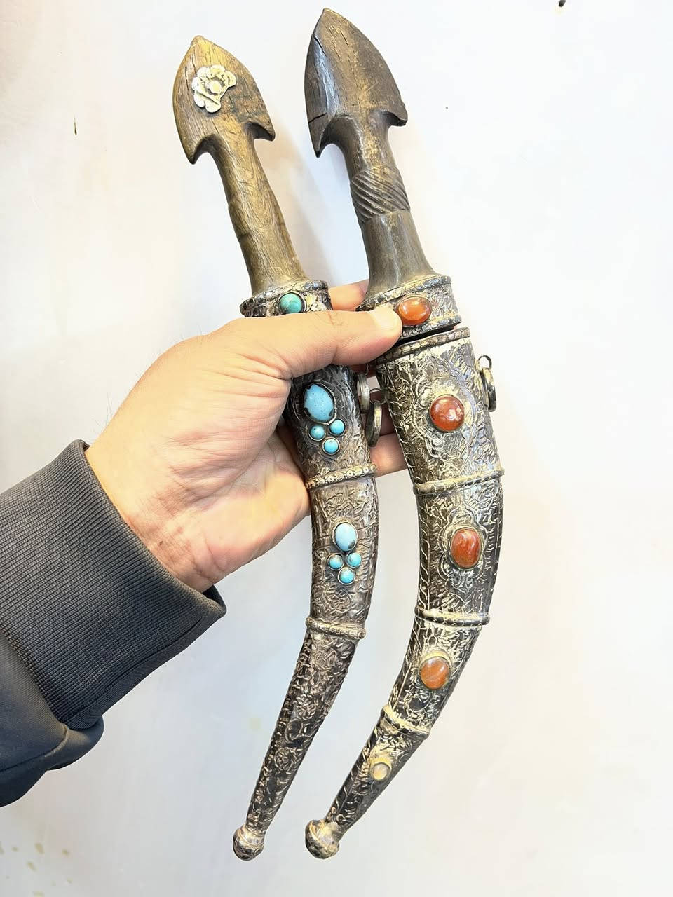 خناجر عدد 2 بغدادي فضه عالي قديم عفچاوي خالي مو العيب الطول 37 سنتم القيضه مصنوعه من الگرن


**إذا كنت صاحب هذا الإعلان وتريد حذفه لأي سبب، رجاءا أرسل رسالة إلى الدعم الفني**