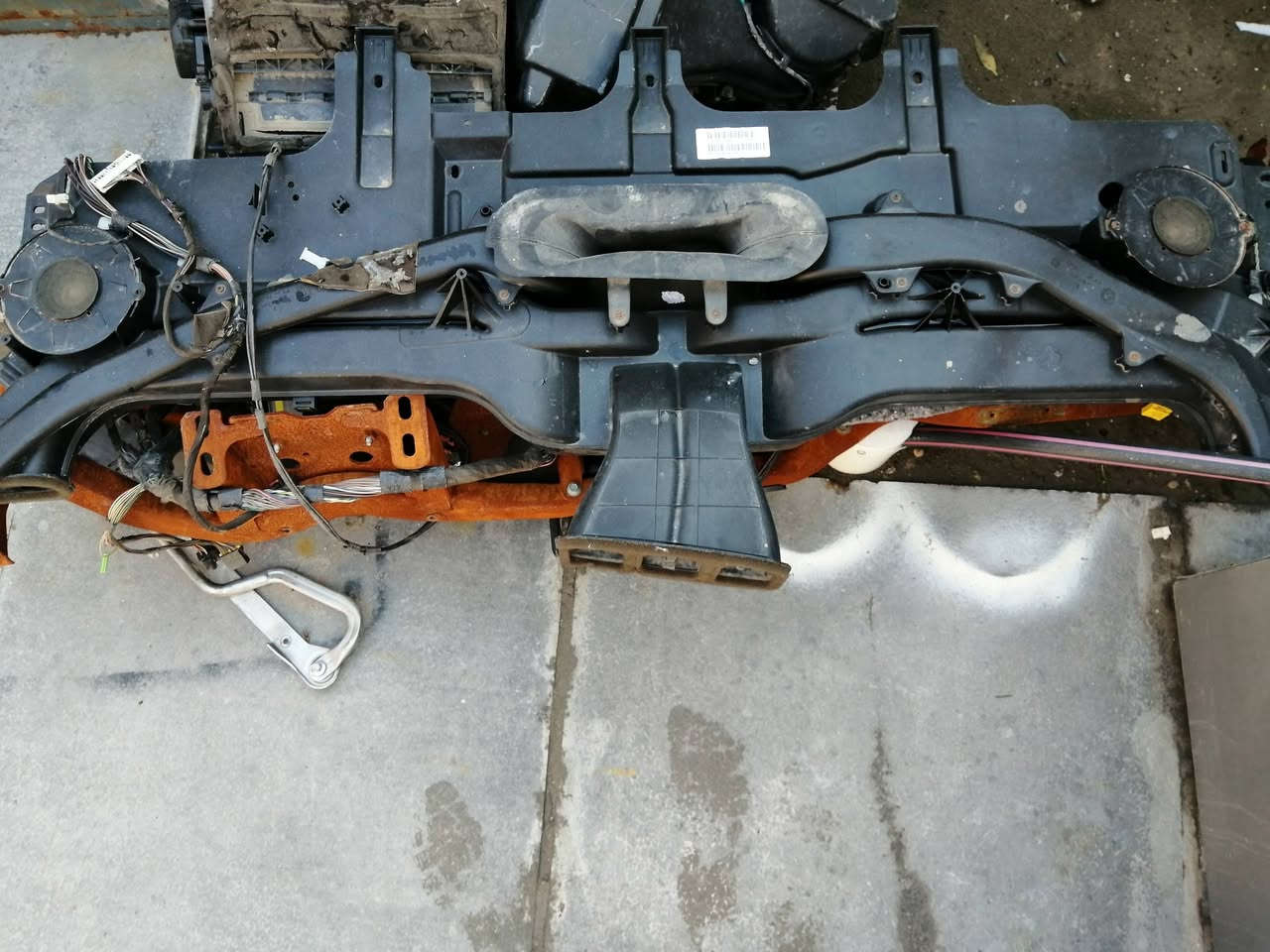 عندي هاي اغراض دوج كرفان موديل ٥ و٧ وايضا ترهم للكريسلر كرفان ابيع كل الاغراض شلع ١٥٠ الف شلعة وحدة وابيع هالموجود للاتصال *********** المكان بغداد واكو توصيل
