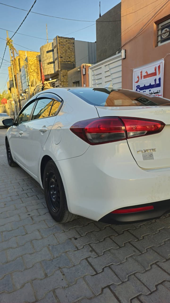 السلام عليكم
كيا فورتي 2017 للبيع
بغداد / دولي – تحويل ثاني يوم
سنوية 2030

ماشيه 167 ألف ميل
محرك 2000 دوش 
مكينة _كير _حدادية _تبريد مكفولات 
_مواصفات عادية 
شاشة، كامرة، تحكم ستيرن
_تخم تايرات جدد 
_بيها جاملغ أمامي مبدل بلادي 
وقطعتين صبغ شرط نص البيان مو الباب كله 
 بدون دواخل ايرباكات سليمة 
مواصفات عادية _شاشه_ كامرة خلفية 
السعر 116 قابل للتفاوض
للاستفسار الاتصال على الرقم: ______*********** متواجد واتساب
 مكاني نجف 
اعتذر عن الاطاله
