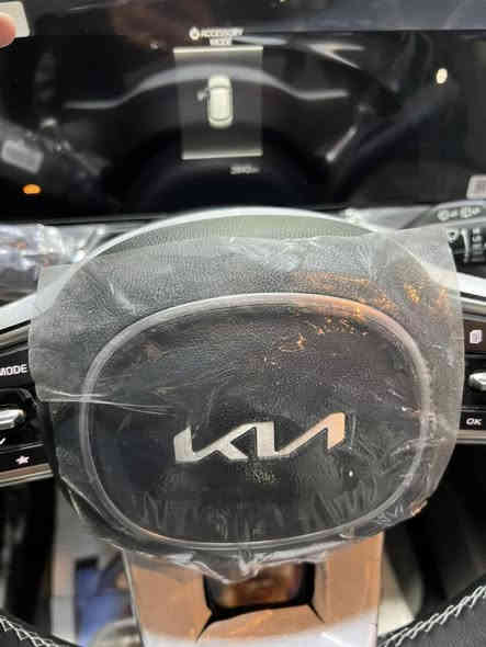 السلام عليكم 
سورنتو 2025 دوليه فول ما عدة البانورامة واربع كامرات باقي المواصفات معروفه 
ماشيه 2800قليل بوضع الشركة ضمان 5 سنوات  
السعر 34000 $الف دولار 
مكاني بغداد الوزيرية ***********
