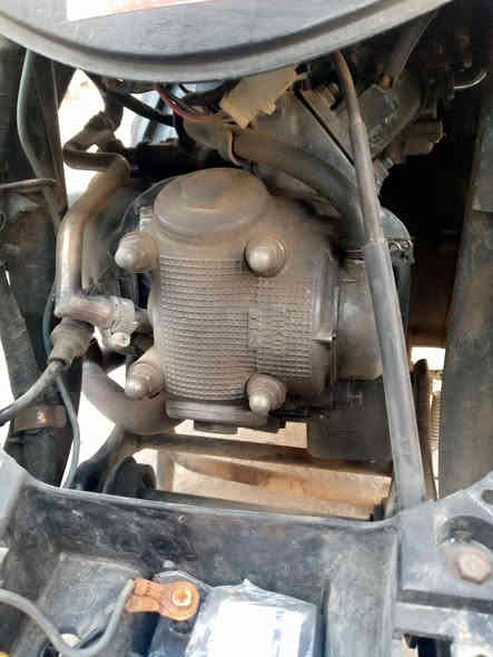 السلام وعليكم دراجه ماكس عدله مكفوله كفاله علمه الدراجه حلوه ونضيفه ما مفتوحه ولا مجفته دراجه كلش حلوه بيهه صالنصه رياضي مكان بصره الهارثه كرمه علي ابو حلوة رقمي *********** السعر 1100 مليون وميه وبيهه مجال حك الجيه
