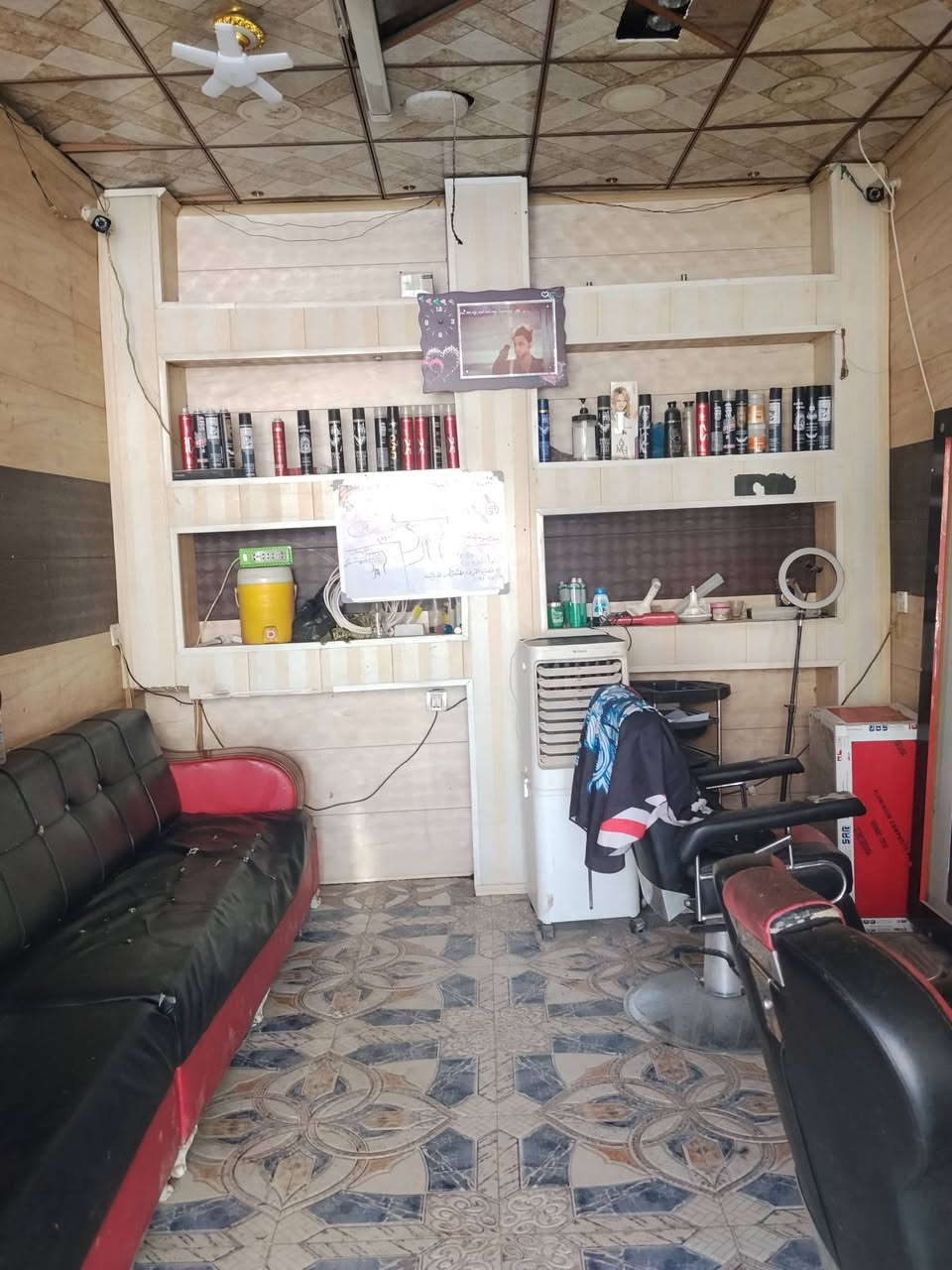 السلام عليكم محل حلاقه للبيع عنوان حله ورديه مقابيل العلوه مخضر ***********
