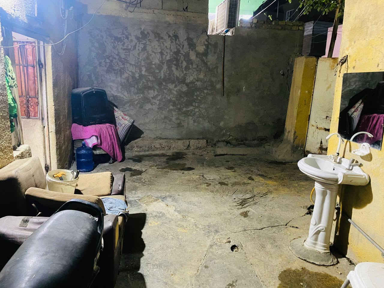 دار للبيع بناء قديم 
العنوان :كريطعه فرع الجامع 
المساحه:167متر
طابو زراعي سند 25
بيع مباشر 
السعر 70 وقابل للتفاوض 
للاستفسار :***********
                ***********
