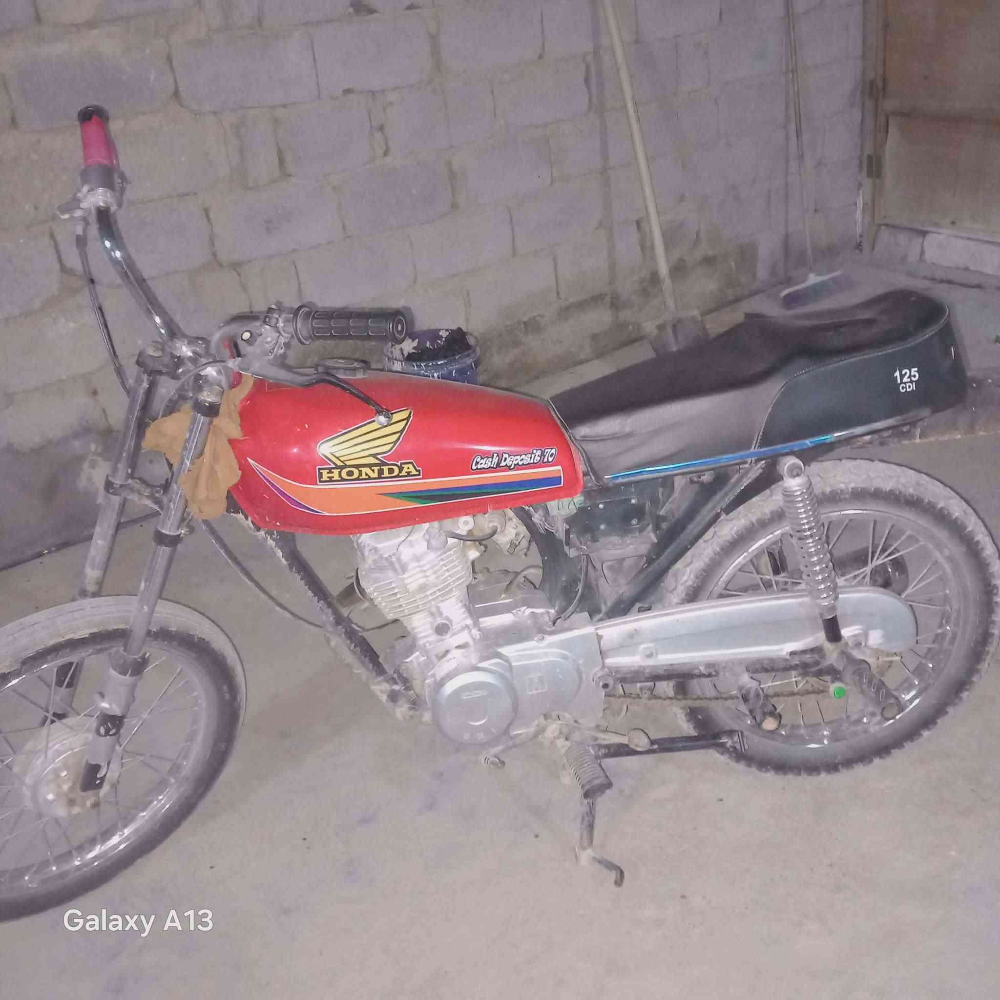 دراجه للبيع نامه كربلاء حي العسكري السعر 500 وبيها مجال بسيط حق الجيه نظيفه محرك جديد تانكي جديد كله جديد***********
