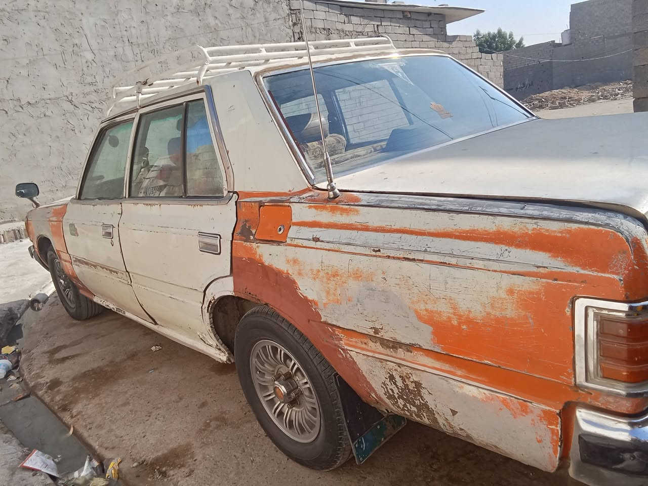 اسلام عليكم كراون للبيع موديل 1982.مكينه تي واي كير طرح 5 نمر. تخم تاير جديد. وكاله عامه بسمي. رجاء المو شراي لا يتصل..  الرقم. ***********
