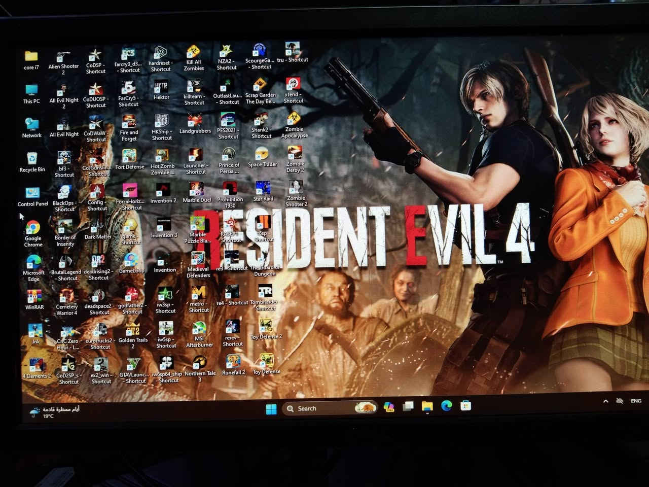 السلام عليكم 
حاسبة دسكتوب تجميع انتل كور 7 جيل السابع مستعملة نظيفة للبيع 
.....
السعر 480 ألف دينار 
***********
عنوان بغداد زيونة 
البيع بضمان الفحص 
لا يتوفر توصيل 
.....
ملاحظة 
كيس فقط بدون أي ملحقات 
كيس فقط بدون أي ملحقات 
.....
المواصفات 
معالج انتل كور 7 جيل السابع رقم المعالج 7700
كارد شاشة 8 كيكا جديد AMD RX 580 GDDR5 
هارد 256 كيكا للنظام والبرامج جديد M2 nvme 
هارد واحد تيرا 1000 كيكا للالعاب والتخزين HDD 
رام 16 كيكا جديد 8+8 تردد 2400 DDR4 
مذربورد جديد جيل السادس والسابع B250 DDR4 
تبريد معالج احترافي جديد Adegrees RGB 
باور سبلاي 600 واط حقيقي Xigmatek 
مراوح انارة متغيرة عدد 3 جديدة مع المتحكم Mass RGB 
كيس حجم متوسط Bitfenix Ageis 
......
الحاسبة تعمل على نظام وندوس 11 وتحتوي على أكثر من 70 لعبة طور القصة اوفلاين مع لعبة ببجي موبايل اونلاين 
.....
مع جزيل الشكر لإدارة المجموعة
