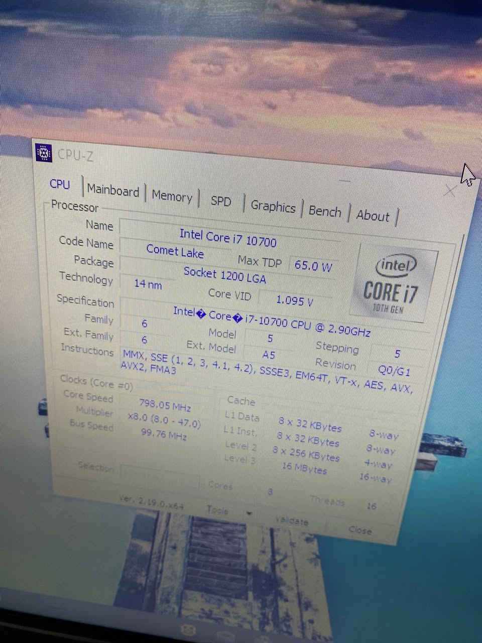 دل سستم 
CORI7 جيل عاشر
هارد 256 ssd
HDD 1000 واحد تيرا
رام 8 كيكا قطعتين 4
شاشه حجم 20 دسبلي بورت
كيبورد وماوس عادي 
وايرات كامله 
السعر 300
توصيل موجود
***********

