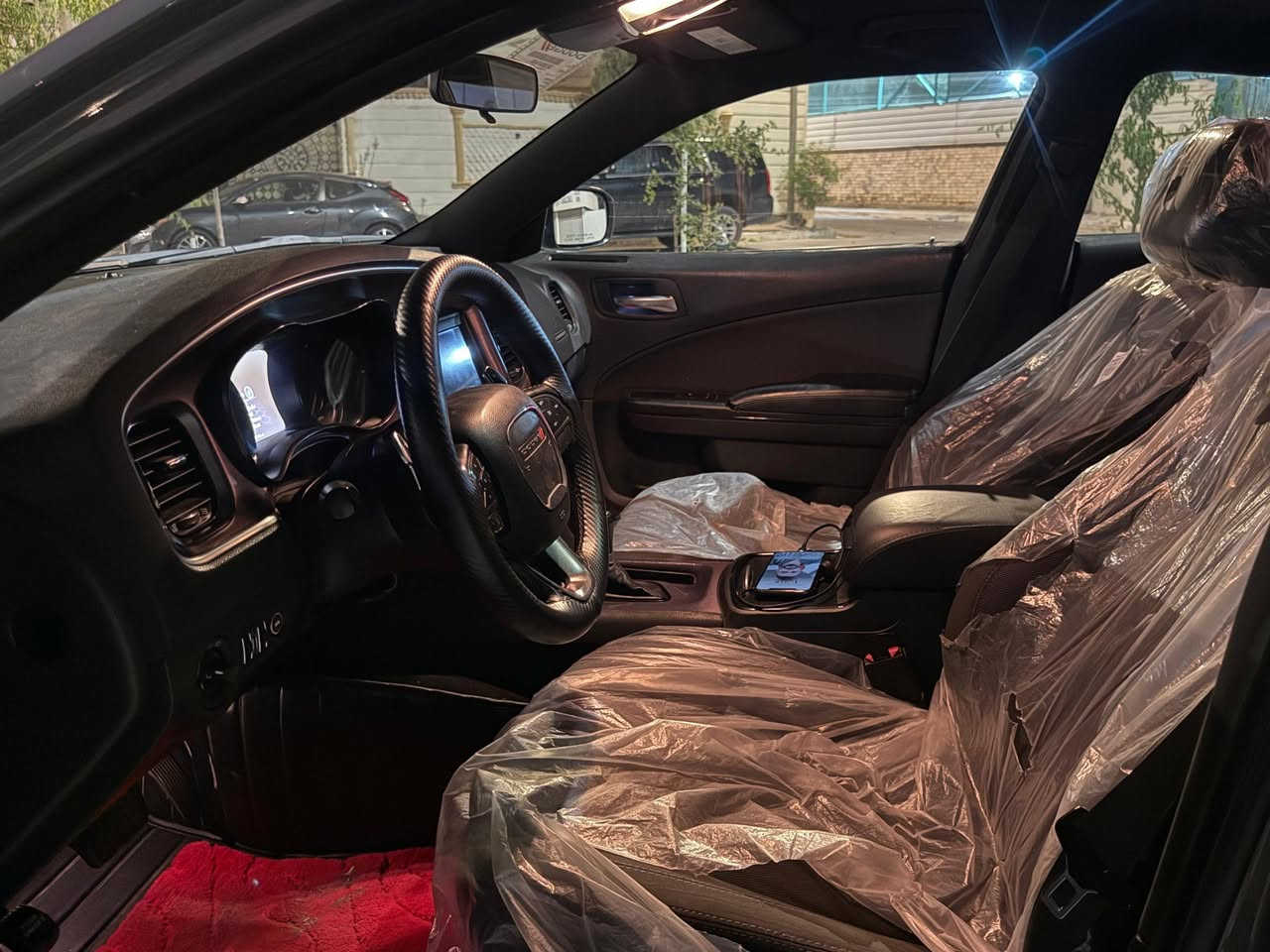 السلام عليكم 
جارجر 18. sxt
وارد كندي كفاله عامه من حادث من فتح
بيه مكانات كارت فقط
 V6 
SXT
فتحه سقف
شفتات ستيرن 
شاشه كاربلي وسط
كامره خلفيه مع حساسات
اسبورتات 
كرسي كهرباء 
مزوده مضخمات صوت دمامات
تدفئه بلمري الجانبي
ويلات اسكات موبر 
تشغيل عن بعد
ترحيب
عنوان البصره المعقل 
للستفسار ***********
السعر 217
وبيها قليل مجال عنوان المعقل الابله 
***********
