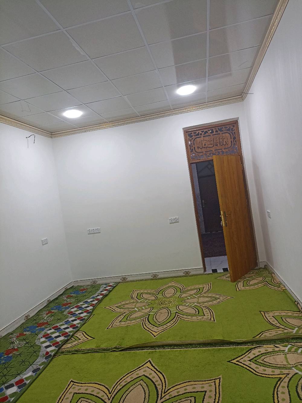 اسلام عليكم بيت مساحه ١٥٠طابو صرف بناحيت الوحده المعمل بناء حديث جاهز من كلشي وحتلو تريد الاثاث هم عادي نبيعلك وياه بس جيب  هديماتك وفليساتك الي نايم عليهن وتعال  السعر 67 مليون والتفاصيل كله كدامك   *********** اتصل  ***********  وتساب 