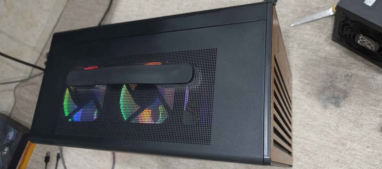 سلام عليكم 
Nrx: 315$

GPU: GTX 1660 6GB ASUS TUF X2 FAN 
CPU: iNTEL XION 2680V4 14CORE 28THREAD 
RAM: 16GB DDR4 
HARD1: 128GB SSD 
HARD2: 1TB HHD
COLER: AIR COLER X2 FAN RGB 
POWER SUPLAY: 500W 
MB: X99 DDR4 
CASE X5 FAN RGB أربيل, العراق


**إذا كنت صاحب هذا الإعلان وتريد حذفه لأي سبب، رجاءا أرسل رسالة إلى الدعم الفني**