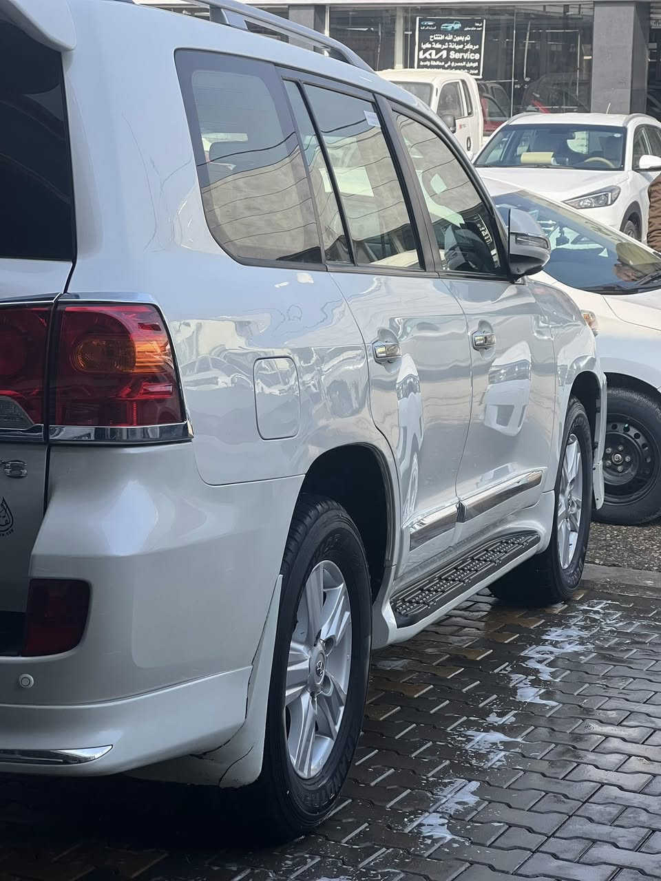 سلام عليكم لاندكروز ٢٠١٣ فطيم ماشيه ٢٠٥ مكفوله ٦ اسلندر كفاله عامه حتى الدعاميات عدا بارد جاملغ خلفي وشويه بالباب السياره جديده تخم تاير دنلوب حداديه غرفه السياره على وضع الشركه السونار بالمنشور مري قلاب تشغيل عن بعد كشن كهرباء جلد مشمشي ٣ شاشات   كفاله من الشخط عدا البارد موضح العنوان واسط رقم مو بايل  رقم بغداد والسعر خاص اوالاتصال ***********
مكان السياره واسط كوت
