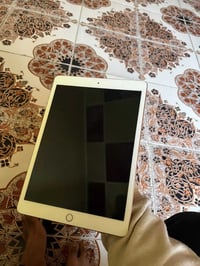 ايباد 8 ذ32 تلفون يخبل محدث 18.8.3       بس بطاريته مادر جكد تلفون شحن...