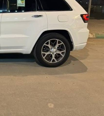 السلام عليكم اخوان اريد اراوس هذا الويل الي بالسيارة الحمرة حجم 18 ويا تخم تاير جديد بويل حجم 20 مثل الي بالصورة السيارة البيضة الي عندي يراسلني خاص أو يتصل ***********
