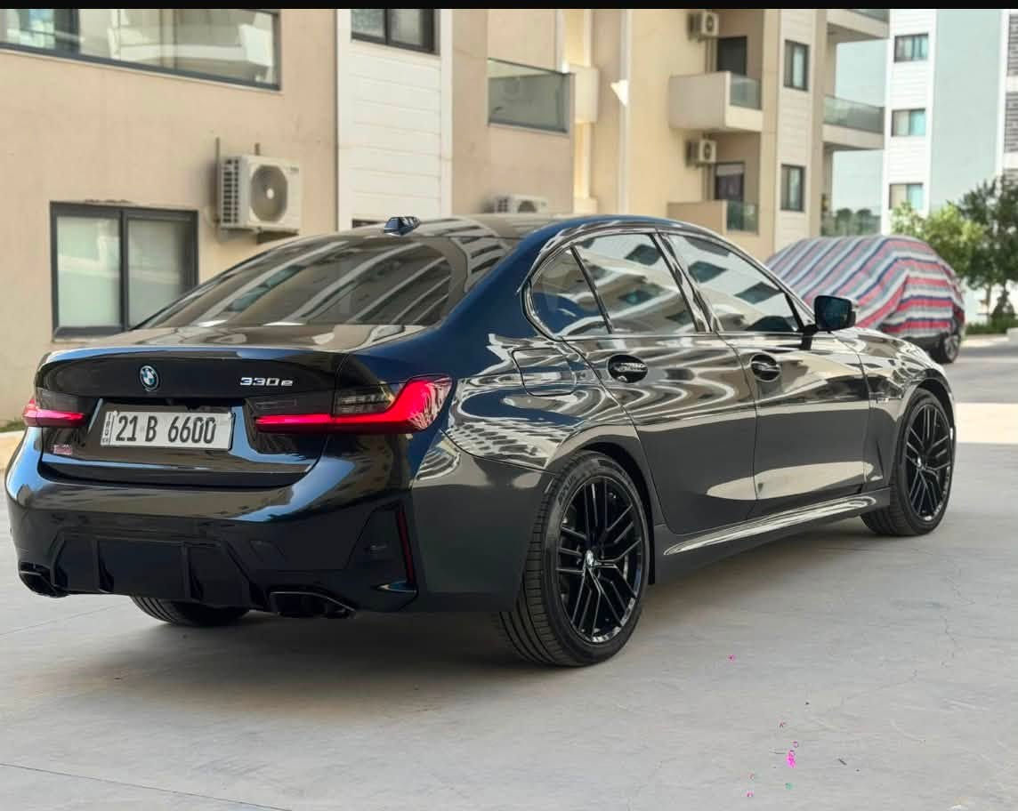 BMW 2023e
ثلاث انظمه بانزين هايبرد كهرباء 
الشكل الجديد كير كرستاله 
شاشه متصل 
السياره نظيفه وجديده بمعنى الكلمه 
ماشيه ٦٠ الف مايل 
رقم سليمانيه تحويل ثاني يوم 
حادثها جانبي 
مواصفات البي ام المعروفه 
مكاني بغداد 
***********
ملاحظه الرقم مو من ظمن السياره 
اشدلك رقم غيره عليه كل تكاليفه
