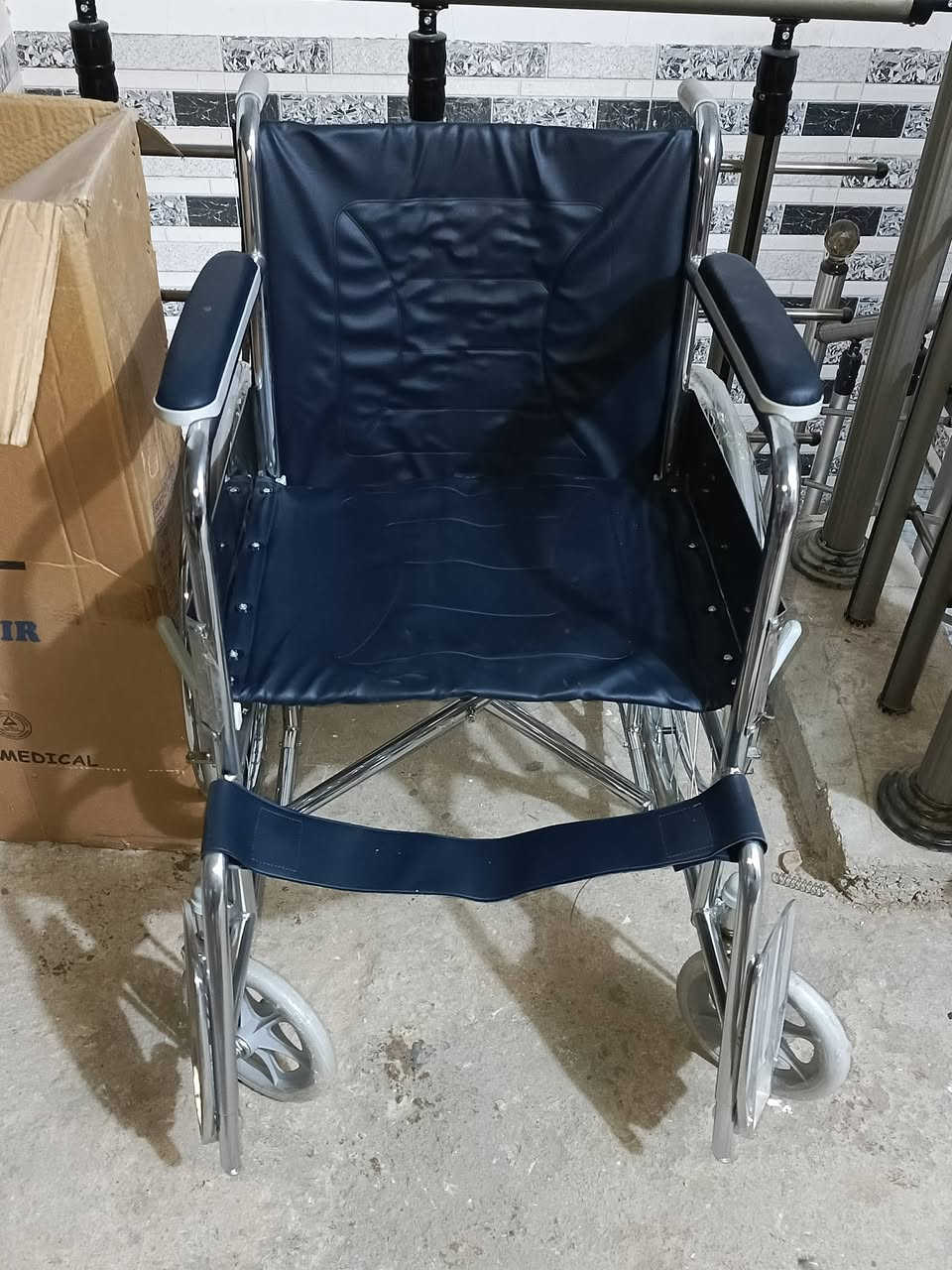سلام عليكم
عربانه جديده ما مستعمله أبداً 
السعر /90 الف
الموقع /كربلاء شارع الجاير 
رقم الهاتف /***********
