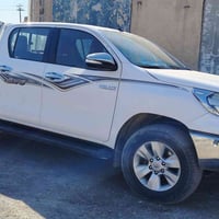 ٢٠١٦ فور ويل  مابيها اي تصليح حار أو بارد، بيها كم شخط بدون تصليح مكان...