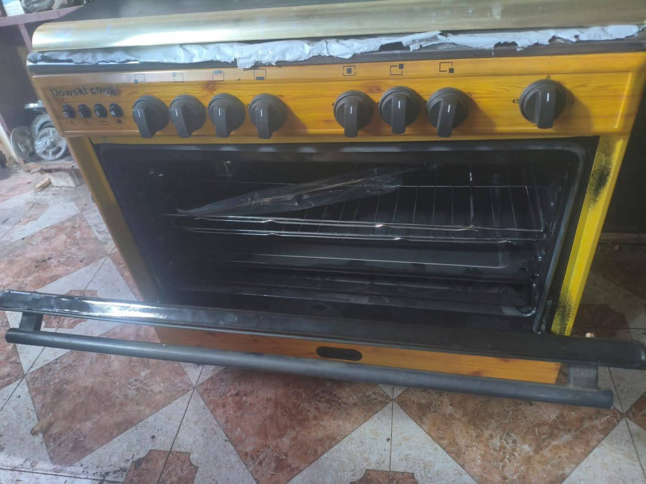 طباخات للبيع.... العنوان ألرمادي شارع ألگصابين
طباخ مصري غير مستعمل السعر 400
طباخ گريازي مصري مستعمل السعر 300
للتواصل ***********
