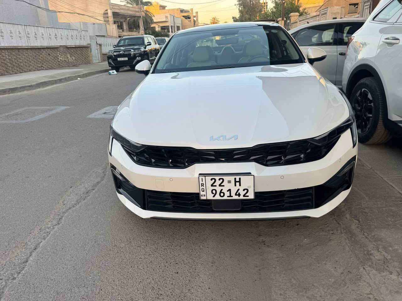 السلام عليكم   🏆ارخص K5 بالعراق 🏆
للبيع فقط ارخص من الامريكي 
K5 خليجي موديل ٢٠٢٤ وكاله نم اربيل كفاله عامه من الصبغ والشخط والتكحيل جديده جدا بحاله الزيرو ماشيه ١٩ الف كيلو 
⚔️المواصفات ⚔️

بانوراما 
بصمه ابواب وتشغيل 
كراسي جلد وكهرباء 
شاشه متصله وكامره 
حساس امامي خلفي 
لايت زنون وبك لايت لد 
هندبريل بصمه 
تبريد شاشه 
وباقي المواصفات المعروفه 
مكانها بغداد الكراده 
***********
السعر    ٢١٥   ورقه  وبدون عمله واذا لكيت هيج نظافه وبهيج سعر اتوكل اشتري حتى لا اتعبني واتعبك وربي يرزق الجميع
