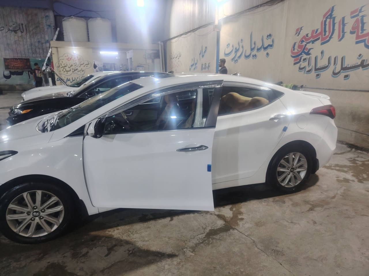 النترا ٢٠١٦ خليجي ماشيه ١٦٠ فول عدى البصمة جاهزة من كلشي سونار موجود بيها قطعتين باب بدون دواخل
مكان سياره بغداد ش فلسطين بسمي تحويل مباشر سعر ١١٧ وبيها مجال قليل للاتصال ***********
