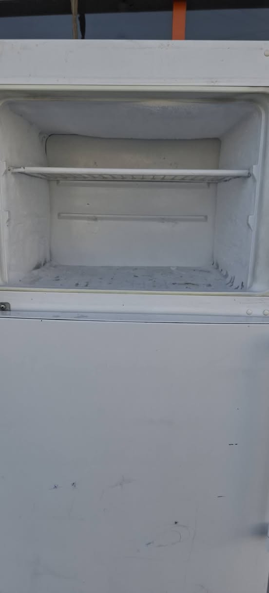 مرحبآ ثلاجة فستل ماركة تركية حجم 16 قدم شغالة وظمان بشغلهة نظافتهة مثل ما كدامكم نظام تجميد ماطور غاز بلادي قرص شركة للبيع سعرهة 190 ألف تواصل 
***********
