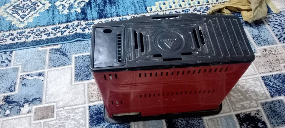 صوبه نفطيه نضيفه نوع الحافض صناعة كوريه بسعر 65 وبيها مجال بسيط اليريده يراسلني اويتصل ويدلل مكاني الاحرار الخضاره ***********
