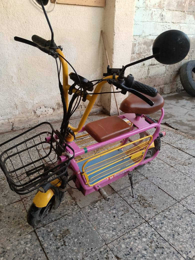 السلام عليكم دراجه شحن للبيع دراجه نضيفه بطاريه ليثيوم نضيفه وياها بصمتين وسويجين و مفتاحين سرعه موضحة بل صوره السعر 150وبيها مجال قليل مكان ابو غريب الحصوه قرب مدرسه الحجر الاسود لاستفسار *********** وبيه واتساب
