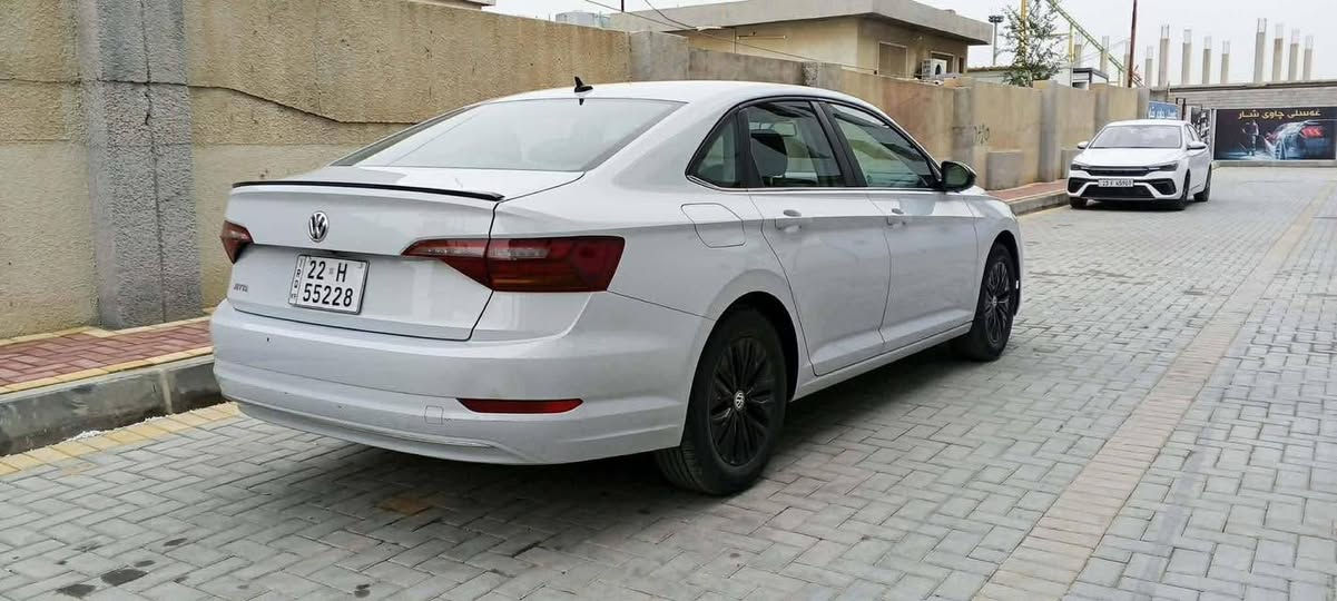 ⚜️Vw Jetta 2019
جیتا 2019 
ڕەنگی سمۆک زۆر جوان و تایبەتە 
 مواسەفات ڕادار پێشەوە , ڕادار تەنیشت , ڕادار پشت  
ئۆتۆ ستۆپ واتا لە ترافیک سەیارەکە ئەکوژێتەوە 
ایکۆ 
 سندوق بەسمە 
 هاندبرێک بەسمە 
 لایت لید و زینۆن بلادی   ماڵی دۆستە،   پێش و پاش کەپس  چاملغی سایەق و دەرگای سایەق سبوخە ، بێ ناو بێ ئێرباگ ، گێڕ و مەکینە بەشەرت نەکراوەتەوە  

نرخ: 130 وەرەقەو کەمێک مەجال

تەنها 89 هەزار ڕۆشتووە ، سەنەوی و ڕەقەم تاکو 2030 
تازەیە دینار مەسروفی تیا نییە

ژمارەی خاوەنی:
*********** واتساپی لەسەرە
