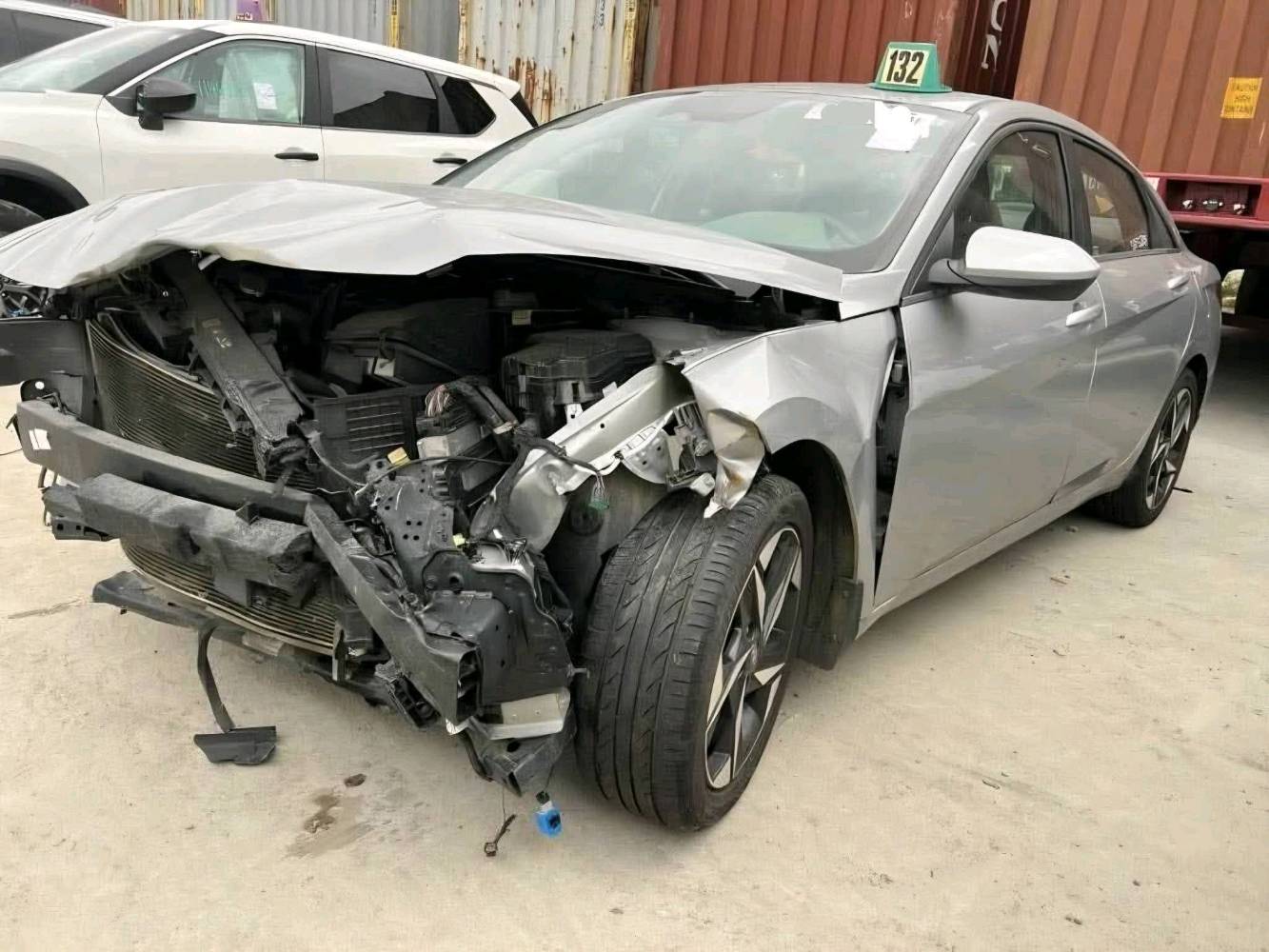 لنتره للبيع 
 .مديل 2023
.حادث بنيد وجاملغ معمرات ليبل واحد صور الحادث مرفقه بصور اكو رصعتين بلقماراه واضحات بصور 
. ماشيه43
. مكينه 2000
. رقم بغداد بسمي 
. مواصفات النتره 
. بصمه تشغيل عن بعد 
. رادار جانبي 
. رادار امامي
. رادار تحديد مسار 
. مثبت سرعه 
. مانع انزلاق 
. تشغيل عن بعد 
شاشه ملتسقه
كشنات تدفاء
سعره142
عنوان بغداد الدوره 
***********