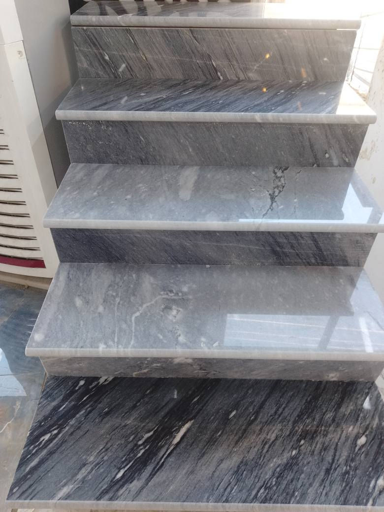 بايات إيراني درجه اولى سعر 20 ألف عراقي عنوان بغداد جرف النداف رقم الهاتف *********** قياس متر
