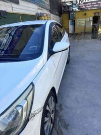 اكسنت للبيع موديل 2015 خليجي  لون ابيض  رقم كربلاء إنكليزي  سنوية باسم...