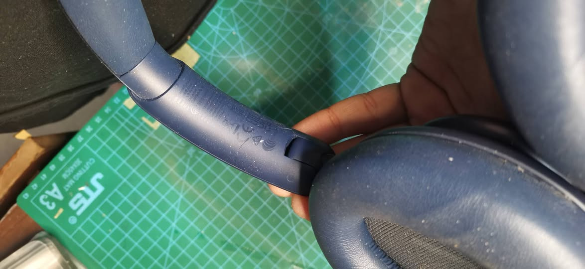 متوفر هدفون انكر Q45 مثل ماموضح بالصوره  شرط شغال وايربود نوثنك تك يشتغل وباور بنك ماك سيف 5000 ملي الكل مع التوصيل 40الف


**إذا كنت صاحب هذا الإعلان وتريد حذفه لأي سبب، رجاءا أرسل رسالة إلى الدعم الفني**