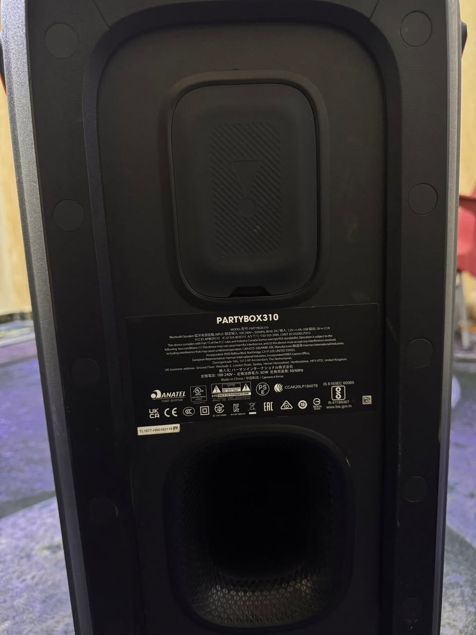 سلام عليكم شباب سبيكر JBL PARTYBOX 310 بدون كارتونه باله المانيه للبيع رقم موبايل ***********
