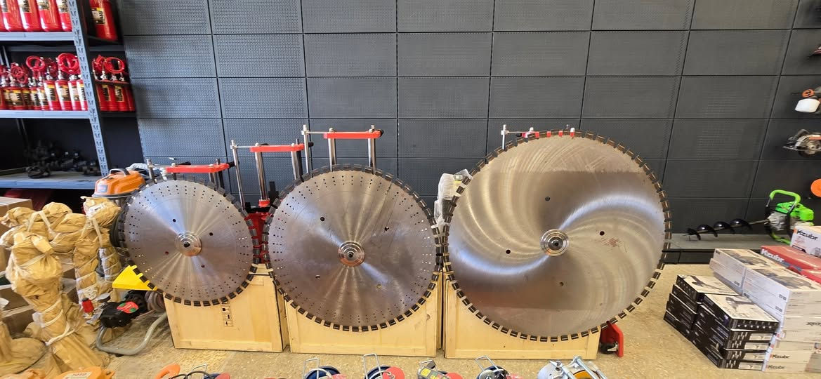 من جديد توفر عدنا اجهزة قص الحايط
واحدث انواع كاصوصات بانزين و ديزل
كوسرات يدوية والحلقية
حادلات يدوية والسياقة
ساقولات
مساطر تعديل صب
اجهزة الطرطشة و نقل الخرسانة
جلايات صغيرة و كبير
رافعات مقصية
رافعات سلة
كرينات جسرية
رافعات مخزنية
عدد كهربائية
والكثير الكثير
متوفر جملة و مفرد
للطلب والاستفسار
***********
***********
العنوان اربيل صناعة شمالية خلف فاملي مول
موجود توصيل كافة محافظات
کوردی
ئێستا بەردەستە لامان
ئامێری بڕینی دیوار تۆماتیک و دەستی
بەهەموو قەبارەیەك
جەلایەی کۆنکریت
ئامێری شەربەتاو
پەمپی کۆنکریت
کرێنی ناو کۆگا
بەرزکەرەوەی کارەبایی
لەگەڵ کۆمەڵێ جۆری تری نوێترین ئامێرە کارەبایی یەکان
بۆداواکردن
***********
***********
ناونیشان هەولێر پشت فاملی مۆڵ
گەیاندن بەردەستە
