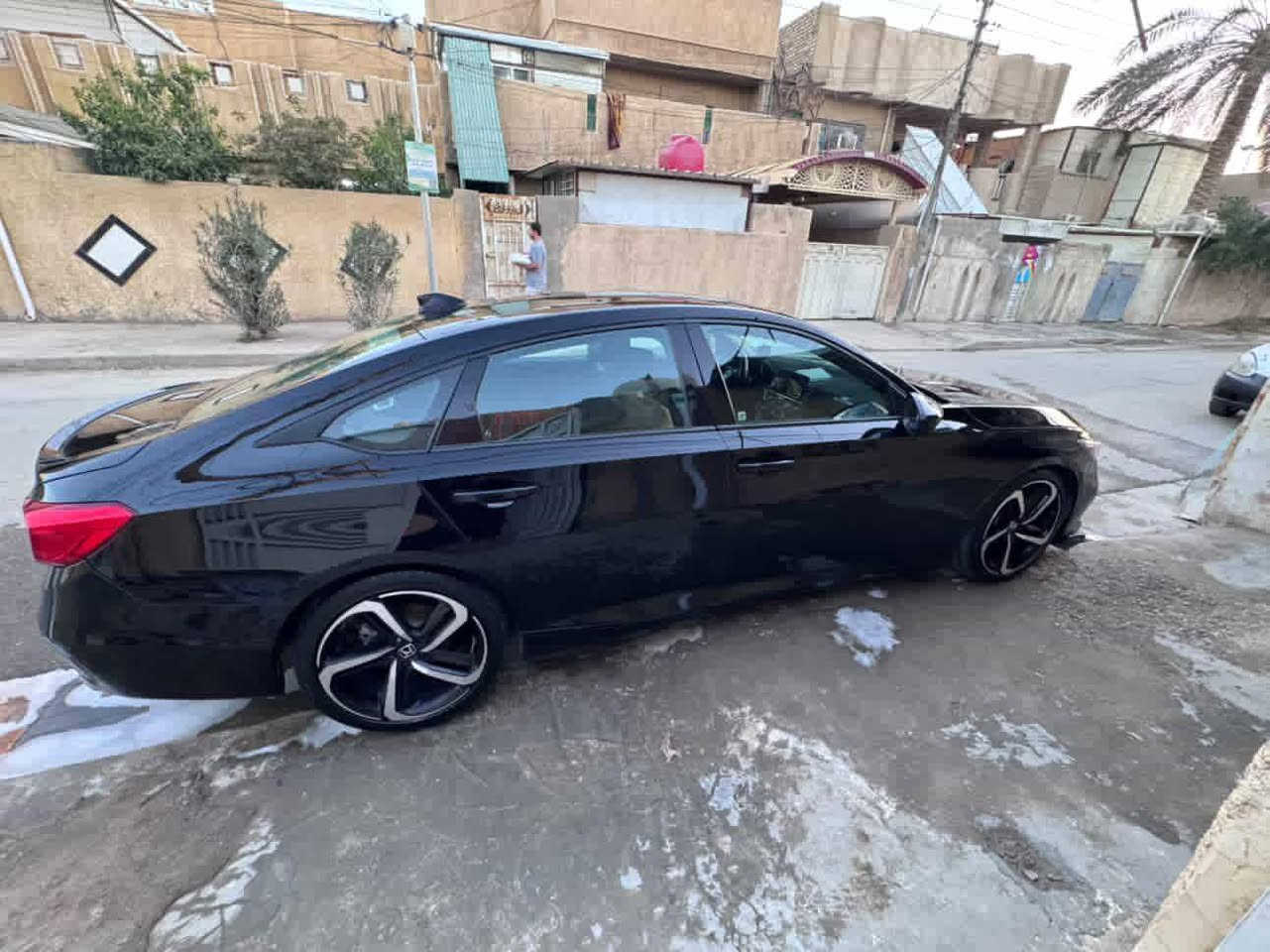 السلام عليكم للبيع هوندا اكورد ٢٢ ماشية ٦٩ كيلو 
محرك ٢٠٠٠ تيربو 
كير at عشر نمر 
فتحه 
كشنات امامية تدفئة 
شفتات ستيرن 
رادار امام ورادار مري قيادة ذاتيه تحديد مسار اوتو هولد 
شاشة ابل كار واندرويد واير ليس 
شاحن واير ليس 
٣ مودات قيادة 
٢٦٨ هورس باور 
حادثها باب وجاملغ خلف السايق وبدايه البنيد بارد فقط 
الايرباكات طاكه ممرجعه

مكان السياره الحريه او المنصور 

الاستفسار اتصل 
***********
