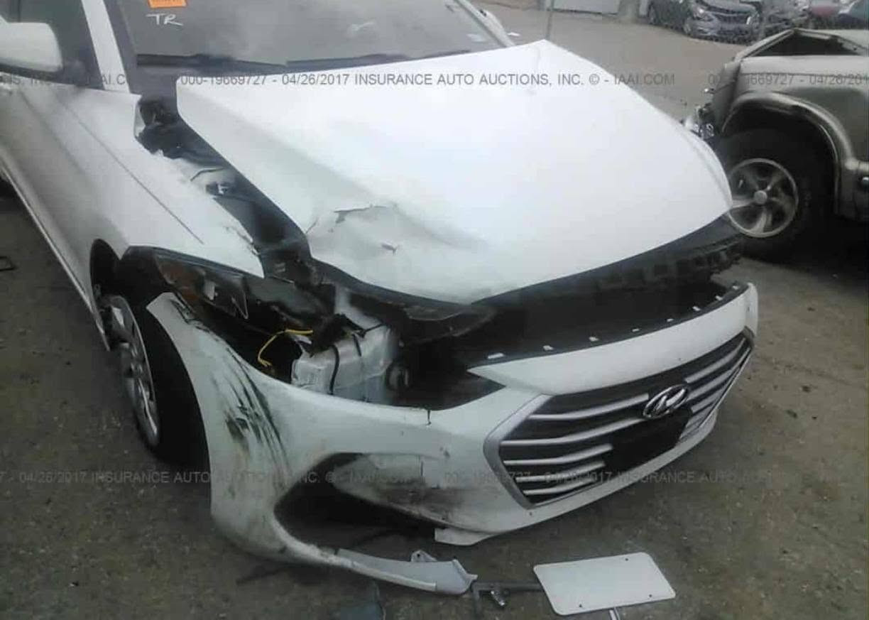 السلام عليكم .النترا 2017 وارد امريكي 
رقم بغداد الماني ضررها بامريكا بنيد صور الضرر مرفقه والسونار مرفق **بيها صبغ  باماكن مختلفه  بسبب التكشير  والعنده معرفه بالسيارات يعرف هذا الموديل يكشر بيدي صبغتهن بدون معجون ..محرك 2000 دوش..  السياره مصروف عليها حداديه تخم تاير جاهزه من كلشي..  تحويل مباشر ..السعر دفتر وعشره وبيها مجال جدا بسيط .السياره تفيد الجناي ..بياع شراي ماتخدمك 
للاستفسار صور السونار والضرر مرفقه 
***********
***********
مكان السياره صلاح الدين الضلوعيه
