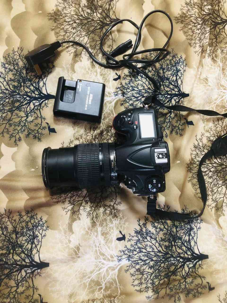 كامره نيكون D810 عددٍ الشتر 17الف
السعر 950 الف وبيهامجال  ملحقاتها فقط بطاريه اوشاحنه  الشراي يتصل عليه رقم ***********
